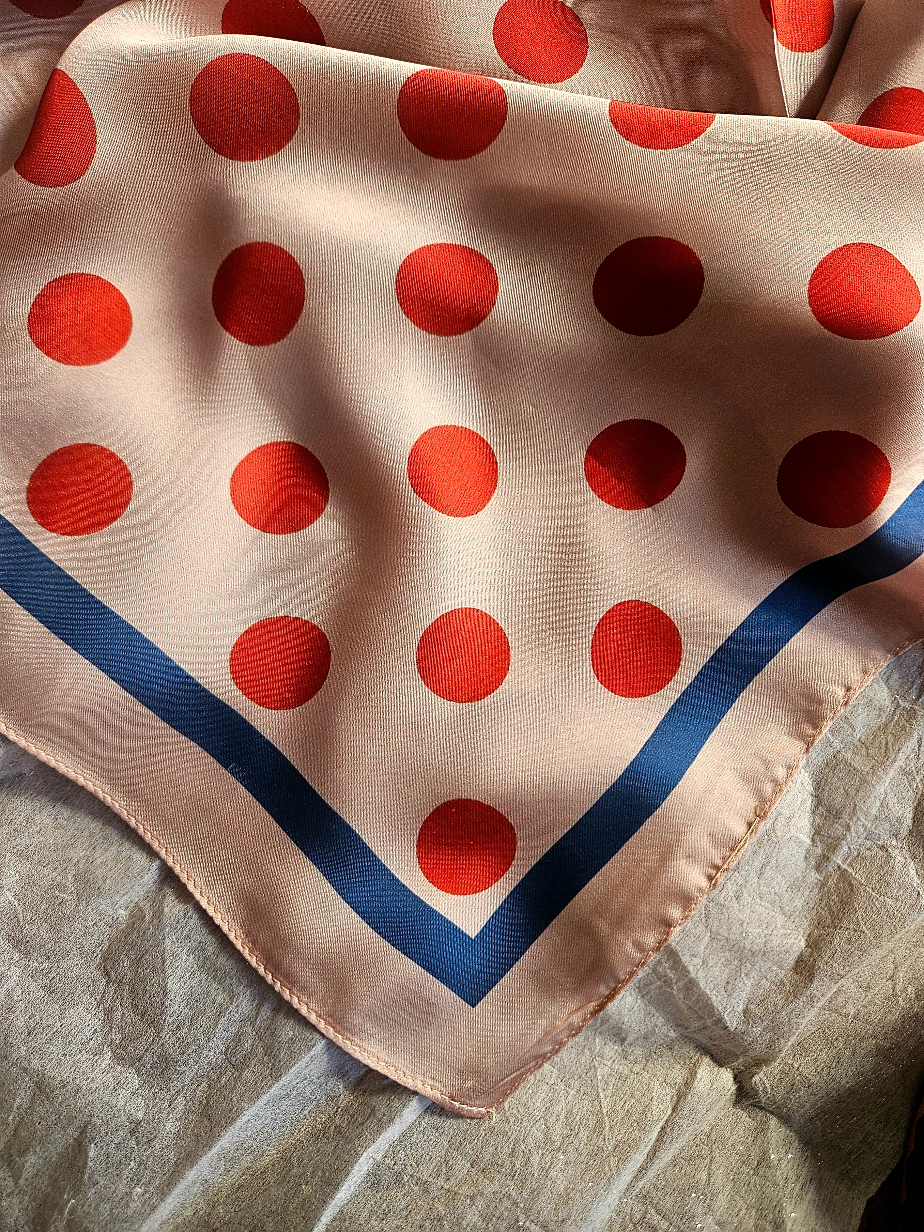 Pañuelo topos naranjas